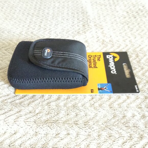 Lowepro Case for Camera, compatible with Panasonic Lumix DC ZS80 Digital Camera - Picture 4 of 8